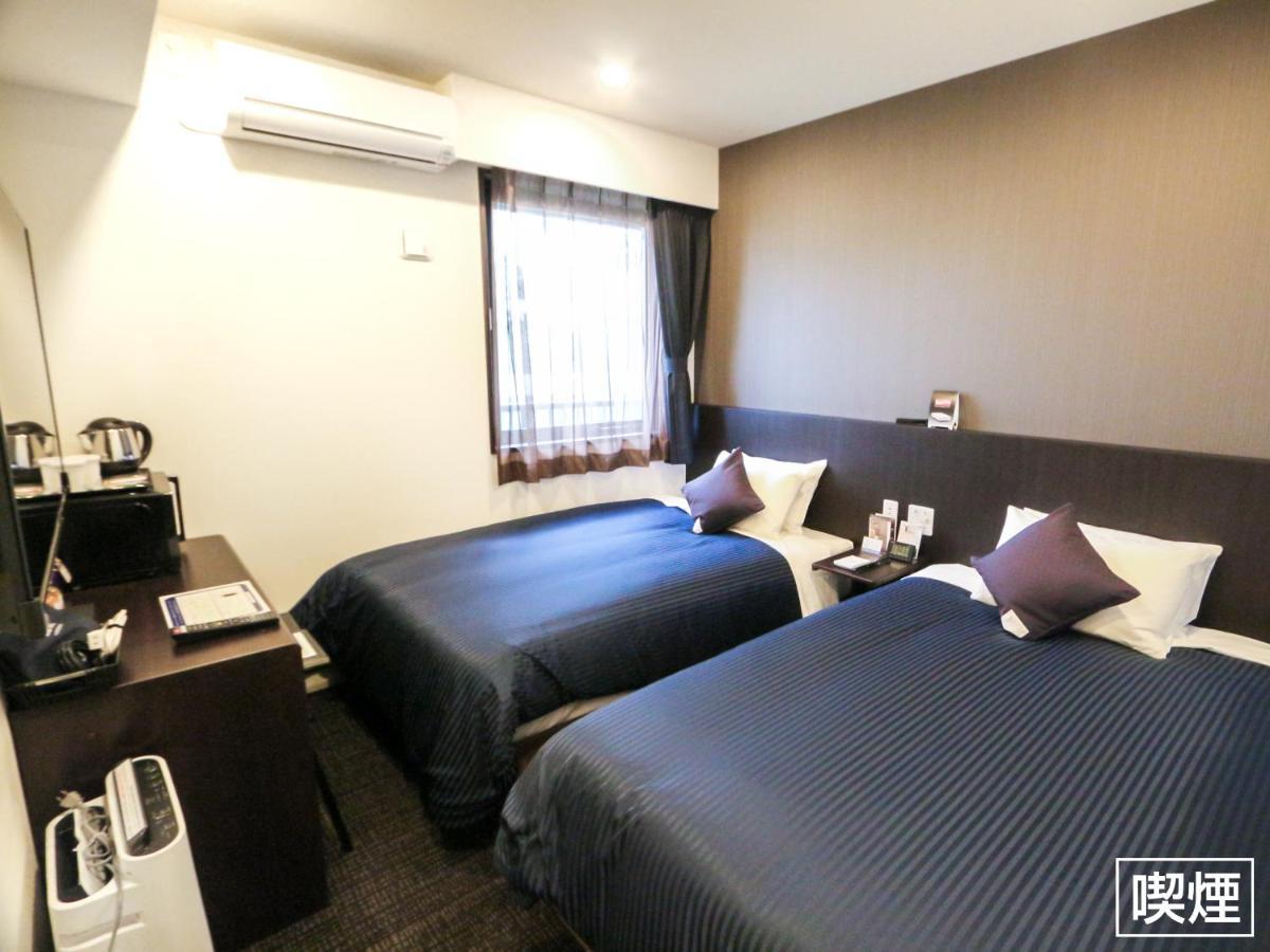 Hotel Livemax Yokohama Stadium Mae Exteriör bild